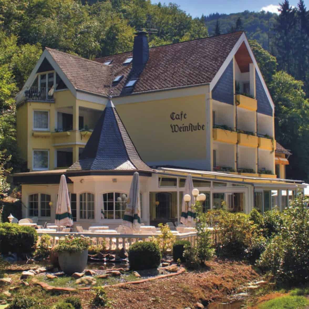 Außenaufnahme Hotel am Schwanenweiher in Bad Bertrich